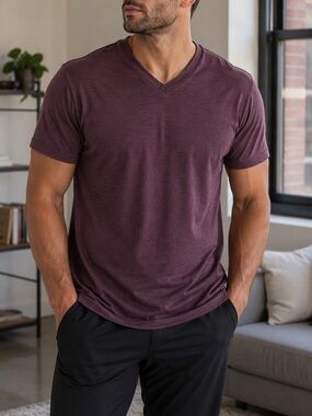 GAIAM Performance V-Neck Athletic Tee Size XL Burgundy Plum Casual Fall